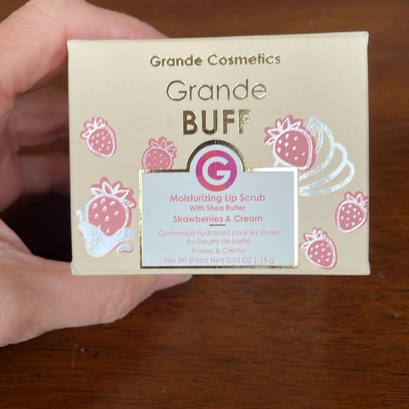grande buff Other - Moisturizing lip scrub